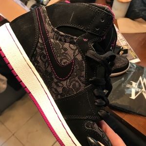 Nike “Youth” Lace Sneakers. Fits women’s 8 1/2-9